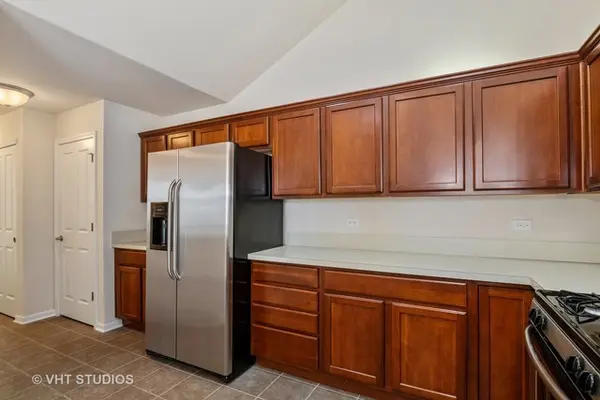 625 Schumann ST, Woodstock, IL 60098