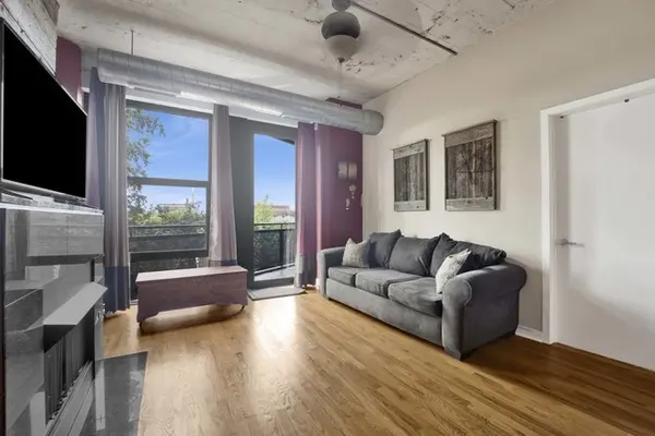 1071 W 15th ST #214, Chicago, IL 60608