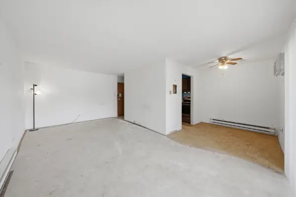 9717 S Keeler AVE #109, Oak Lawn, IL 60453