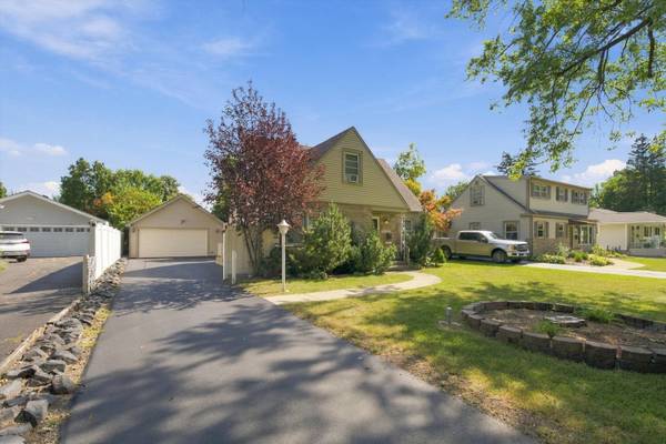 2115 Halsey DR, Des Plaines, IL 60018