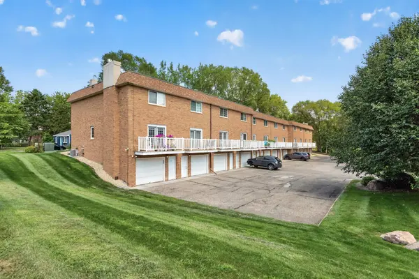 1860 Mcmenemy ST #I, Maplewood, MN 55117