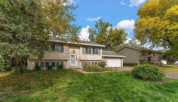 475 Springhill RD, Vadnais Heights, MN 55127