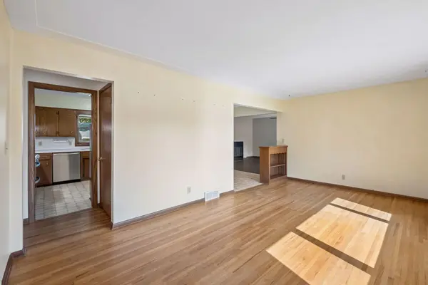 702 Madison ST S, Shakopee, MN 55379
