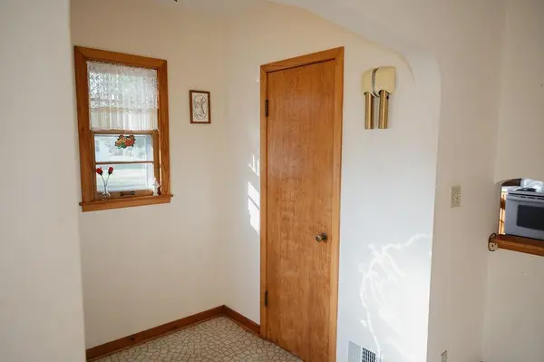 227 E 9th ST, Blue Earth, MN 56013