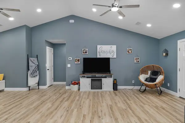 225 Kori CT, Mt Vernon, MO 65712