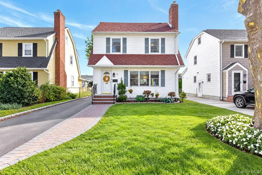 40 Cambridge AVE, Garden City, NY 11530
