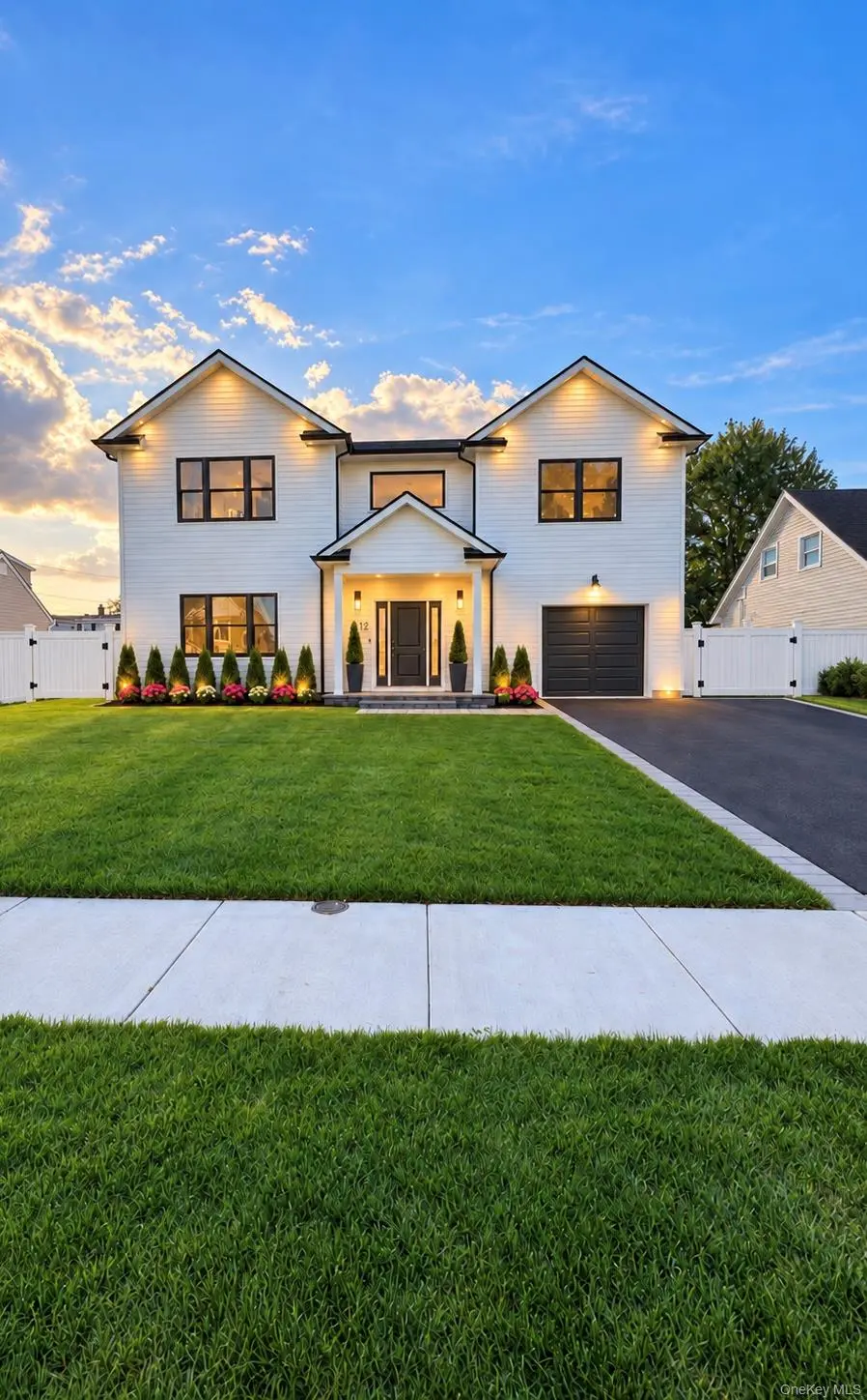 12 Slate LN, Levittown, NY 11756