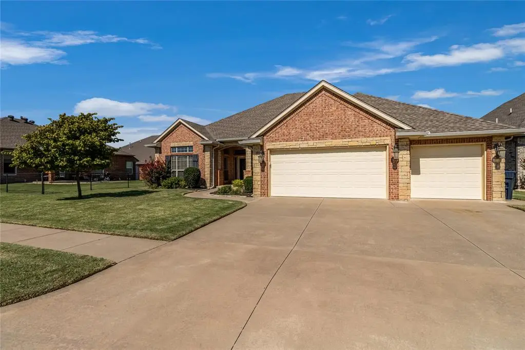 8721 NW 72nd CT, Warr Acres, OK 73132