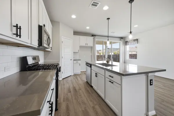 104 Ladolia LN, San Marcos, TX 78666