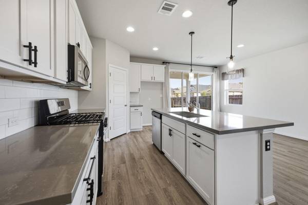104 Ladolia LN, San Marcos, TX 78666