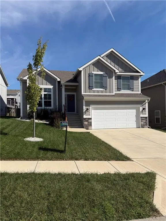 16148 Giorgia ST, Parkville, MO 64152
