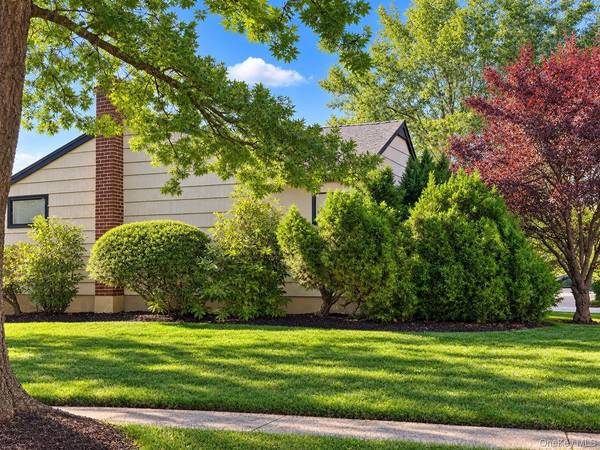 428 Leslie LN, Uniondale, NY 11553