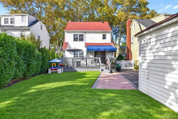 40 Cambridge AVE, Garden City, NY 11530