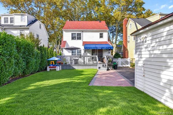 40 Cambridge AVE, Garden City, NY 11530