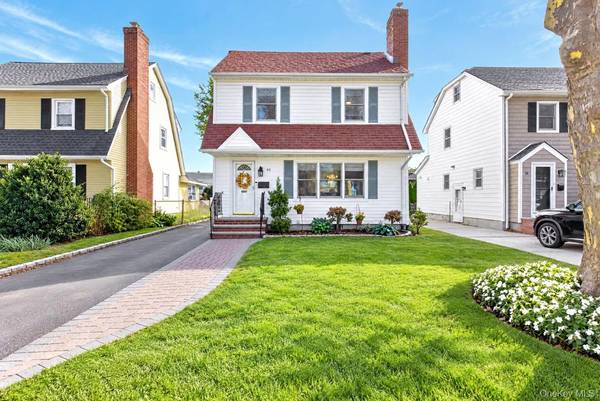 40 Cambridge AVE, Garden City, NY 11530
