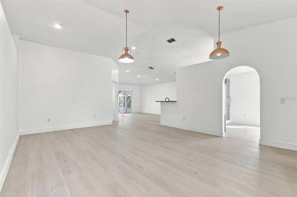 6737 WESTLAKE BLVD, Orlando, FL 32810
