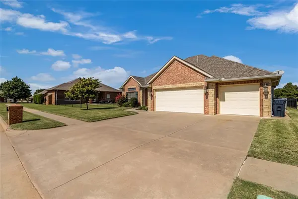 8721 NW 72nd CT, Warr Acres, OK 73132