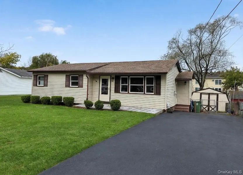 21 Willow PL, Middletown, NY 10940