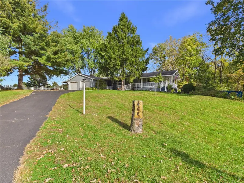 406 Oak LN, Dixon, IL 61021