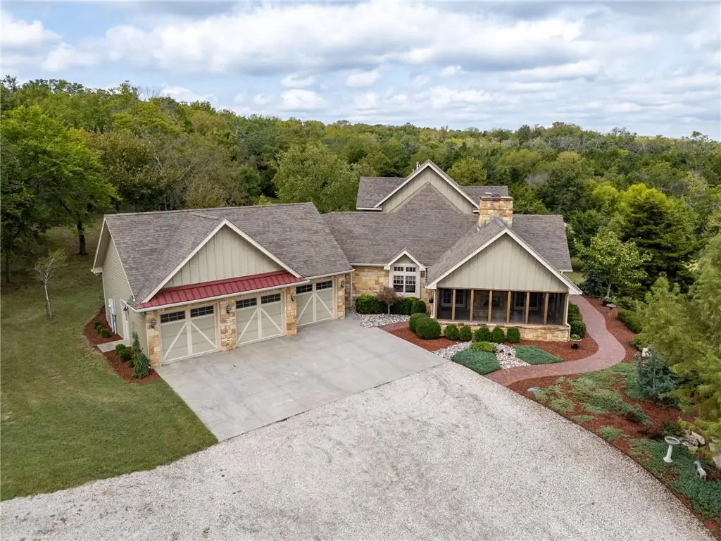 1061 E 1200 RD, Lawrence, KS 66047