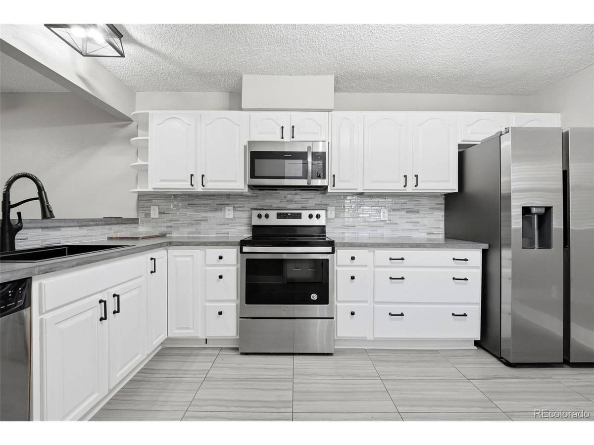 2260 E Geddes #G, Centennial, CO 80122