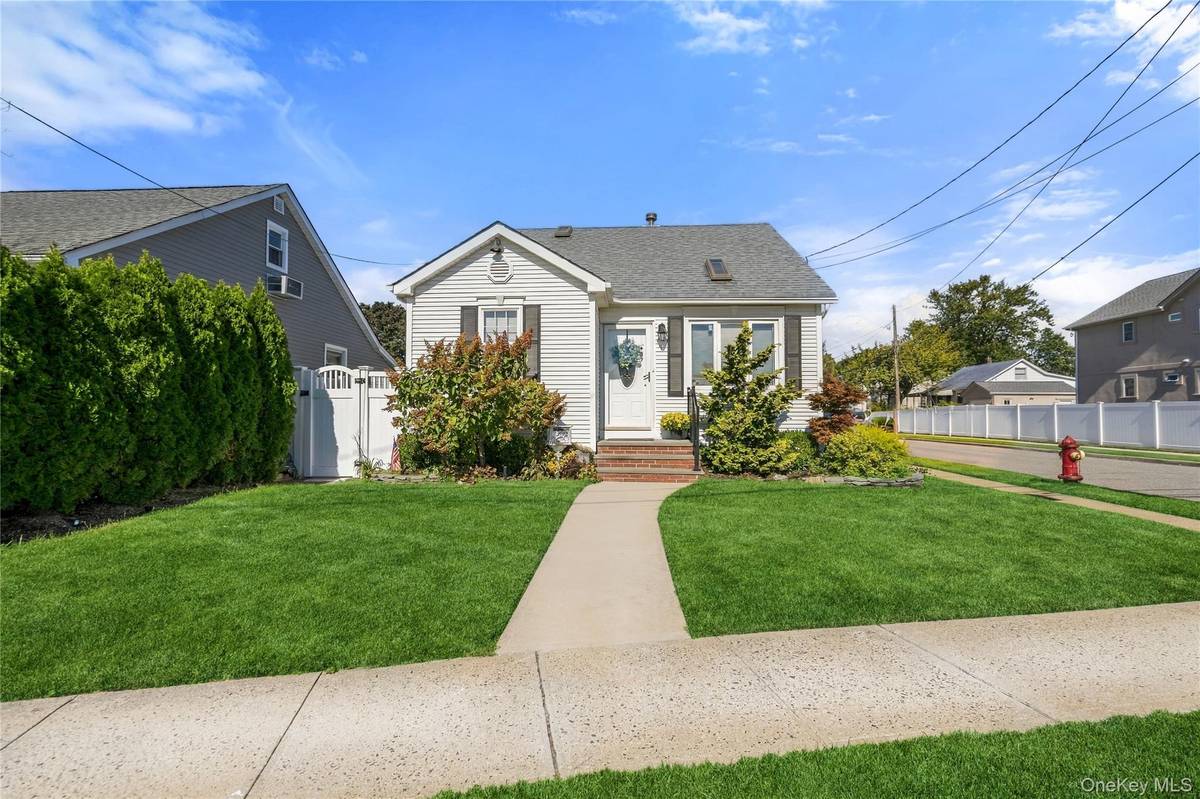 2365 Swenson PL, Bellmore, NY 11710