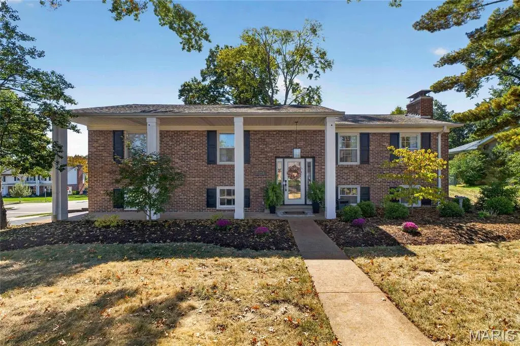1704 Black Twig LN, Kirkwood, MO 63122