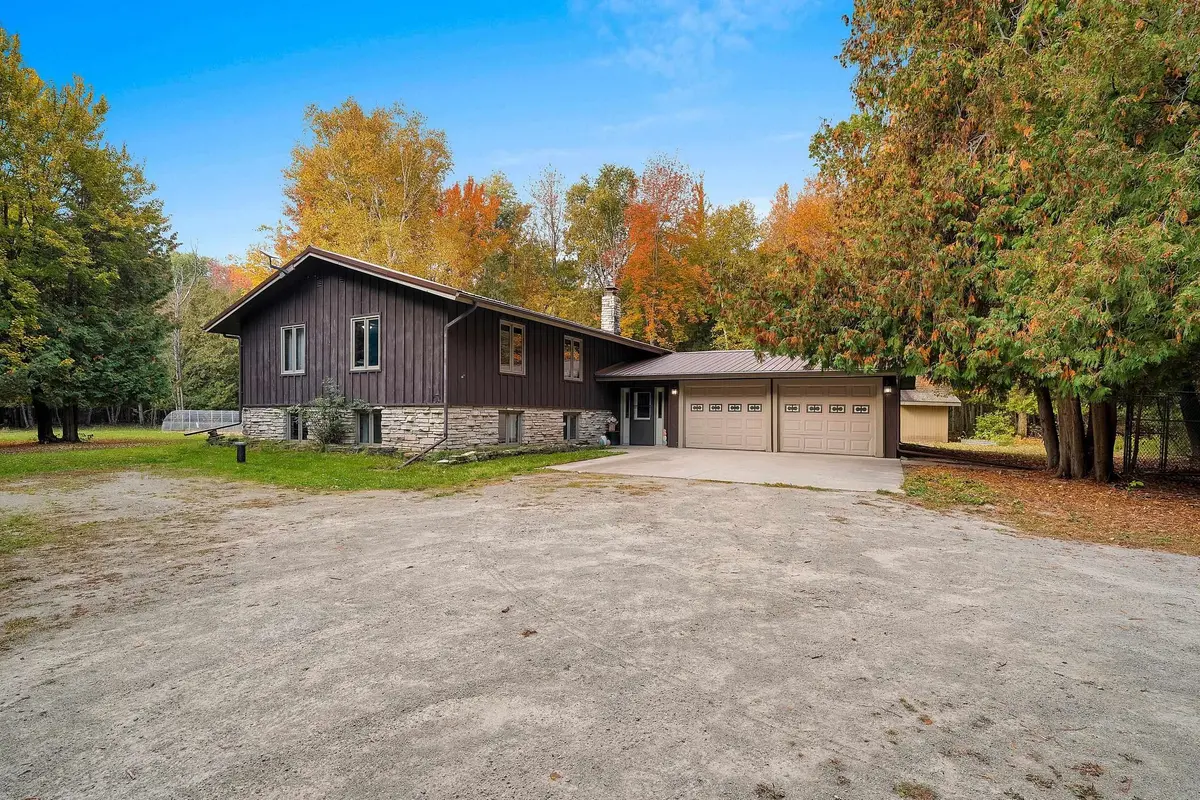 W1801 KRAUSE RD, Marinette, WI 54143