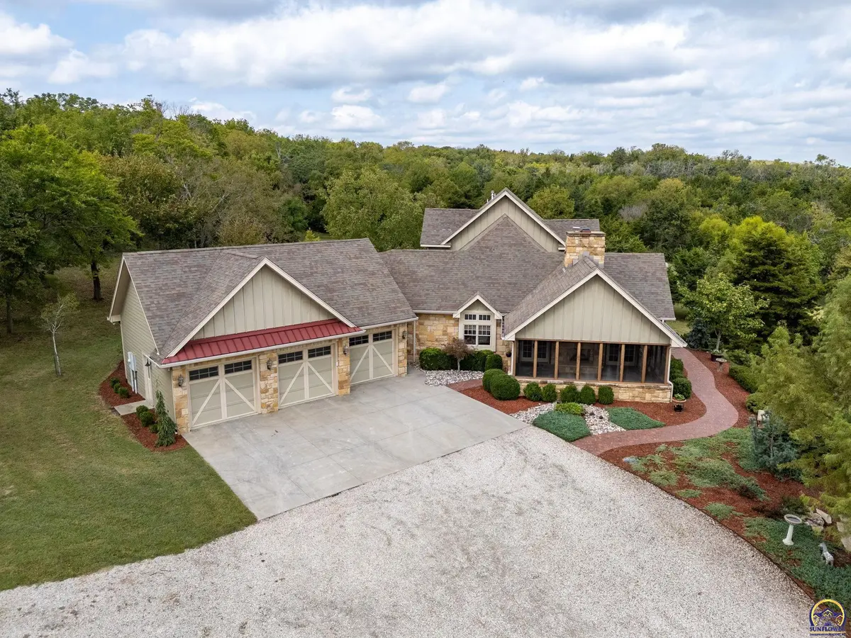 1061 E 1200 RD, Lawrence, KS 66047