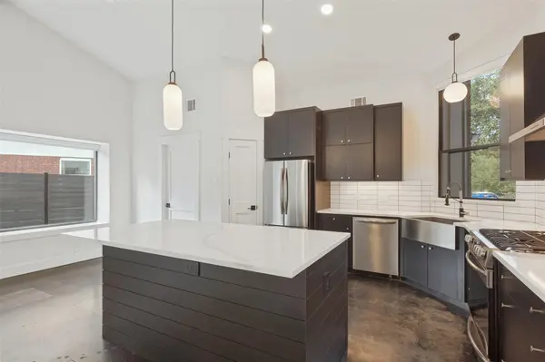 8105 Red Rock CV, Austin, TX 78749