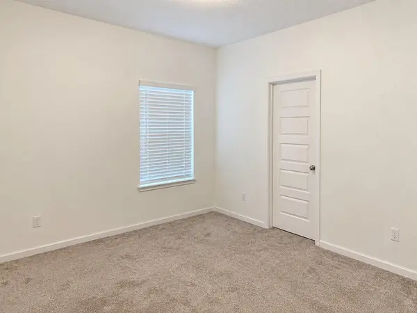 208 Dycus BND, Liberty Hill, TX 78642