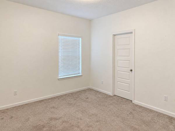 208 Dycus BND, Liberty Hill, TX 78642