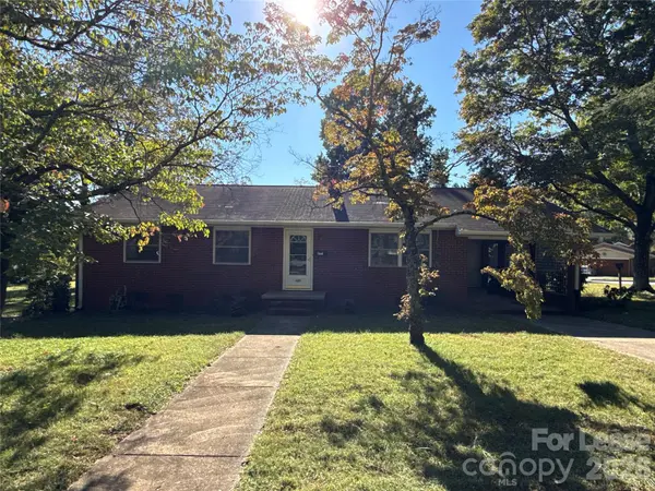 805 E Iredell AVE, Mooresville, NC 28115