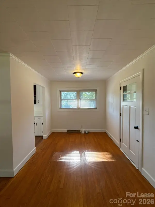 805 E Iredell AVE, Mooresville, NC 28115