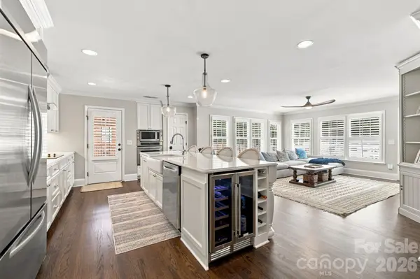 1901 Runnymede LN, Charlotte, NC 28211