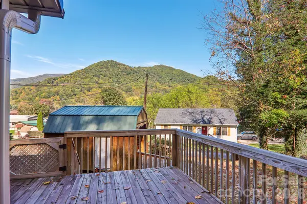 58 Leisure LN, Maggie Valley, NC 28751