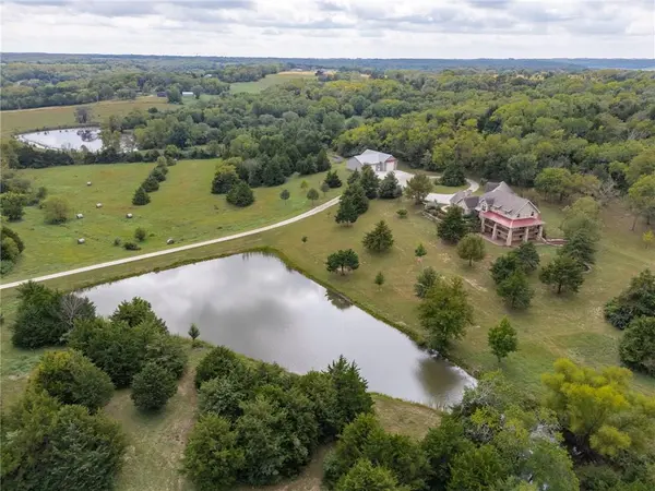 1061 E 1200 RD, Lawrence, KS 66047