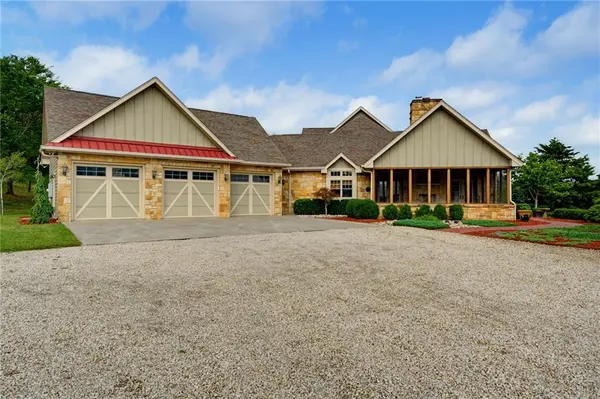 1061 E 1200 RD, Lawrence, KS 66047