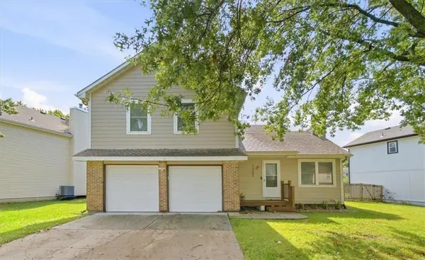 1205 E Sleepy Hollow DR, Olathe, KS 66062