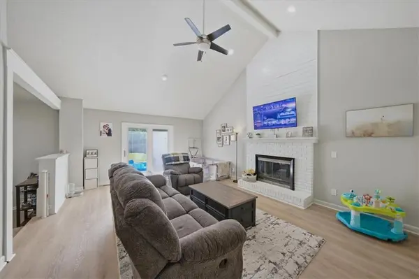 1205 E Sleepy Hollow DR, Olathe, KS 66062