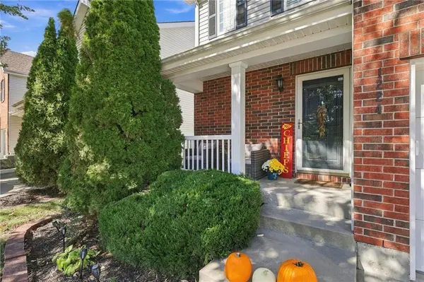 1224 SW Wysteria DR, Lee's Summit, MO 64082