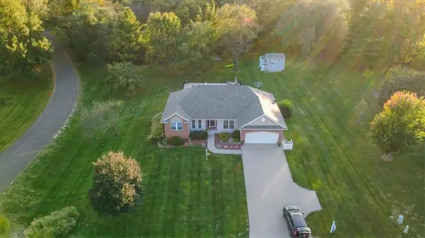 8 Mackenzie DR, St Joseph, MO 64503