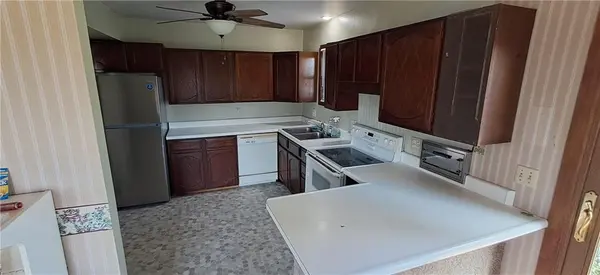 3310 SW Lakefront LN, St Joseph, MO 64504