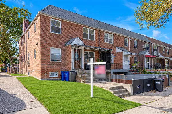 6728 Utopia Pkwy, Fresh Meadows, NY 11365