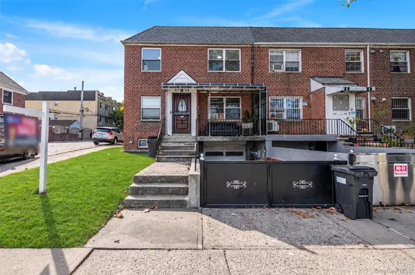 6728 Utopia Pkwy, Fresh Meadows, NY 11365