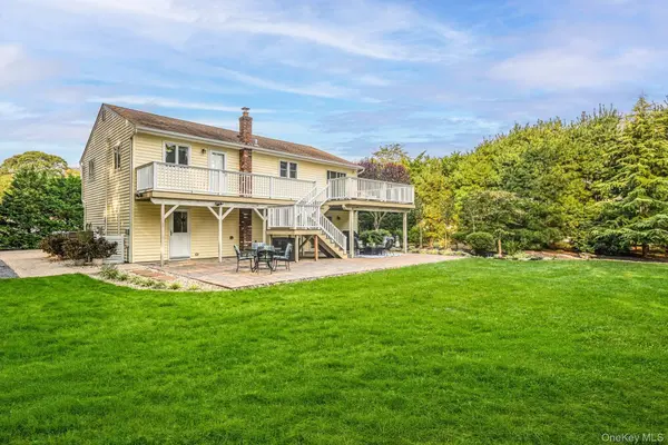 16B Squiretown RD, Hampton Bays, NY 11946
