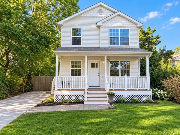 61 Westminster DR, Shirley, NY 11967