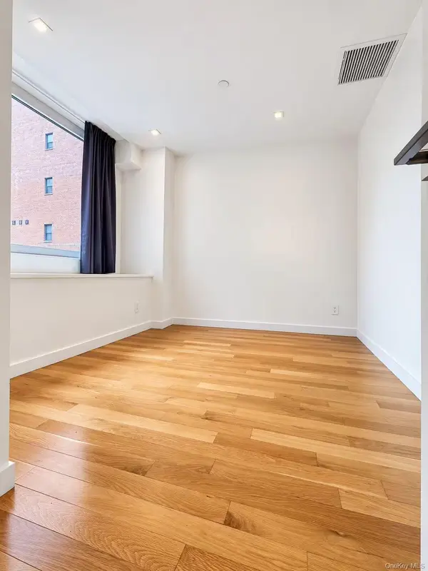 4223 Parsons BLVD #2D, Flushing, NY 11355