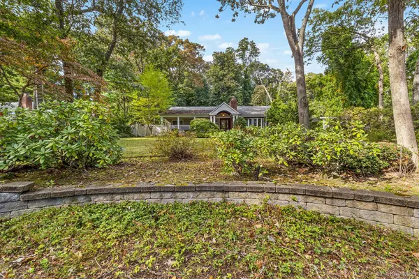 27 Willoughby PATH, East Northport, NY 11731
