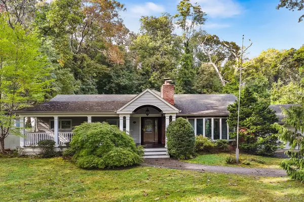 27 Willoughby PATH, East Northport, NY 11731